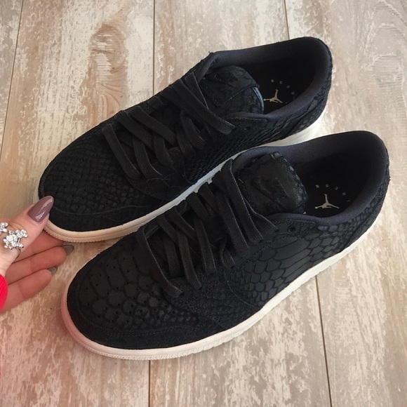 NWT nike Air Jordan 1 retro - Picture 3 of 8